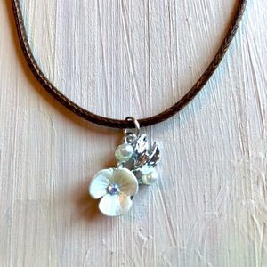 Necklace | Handmade Feminine Flowers Pendant Necklace